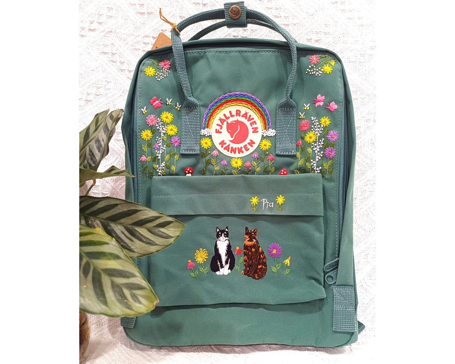 Fjallraven Kanken Backpack embroidered with cats, pets, and customized cats - Personalized Embroidered Backpack - Custom Bag for Women