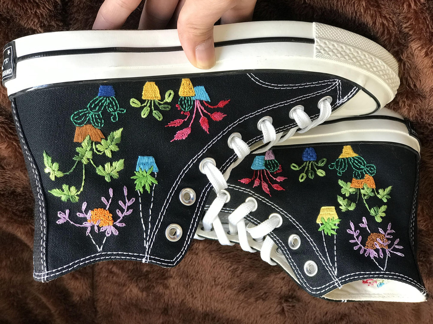 Converse shoes embroidered flower basket/ Chuck Taylor Converse Women's