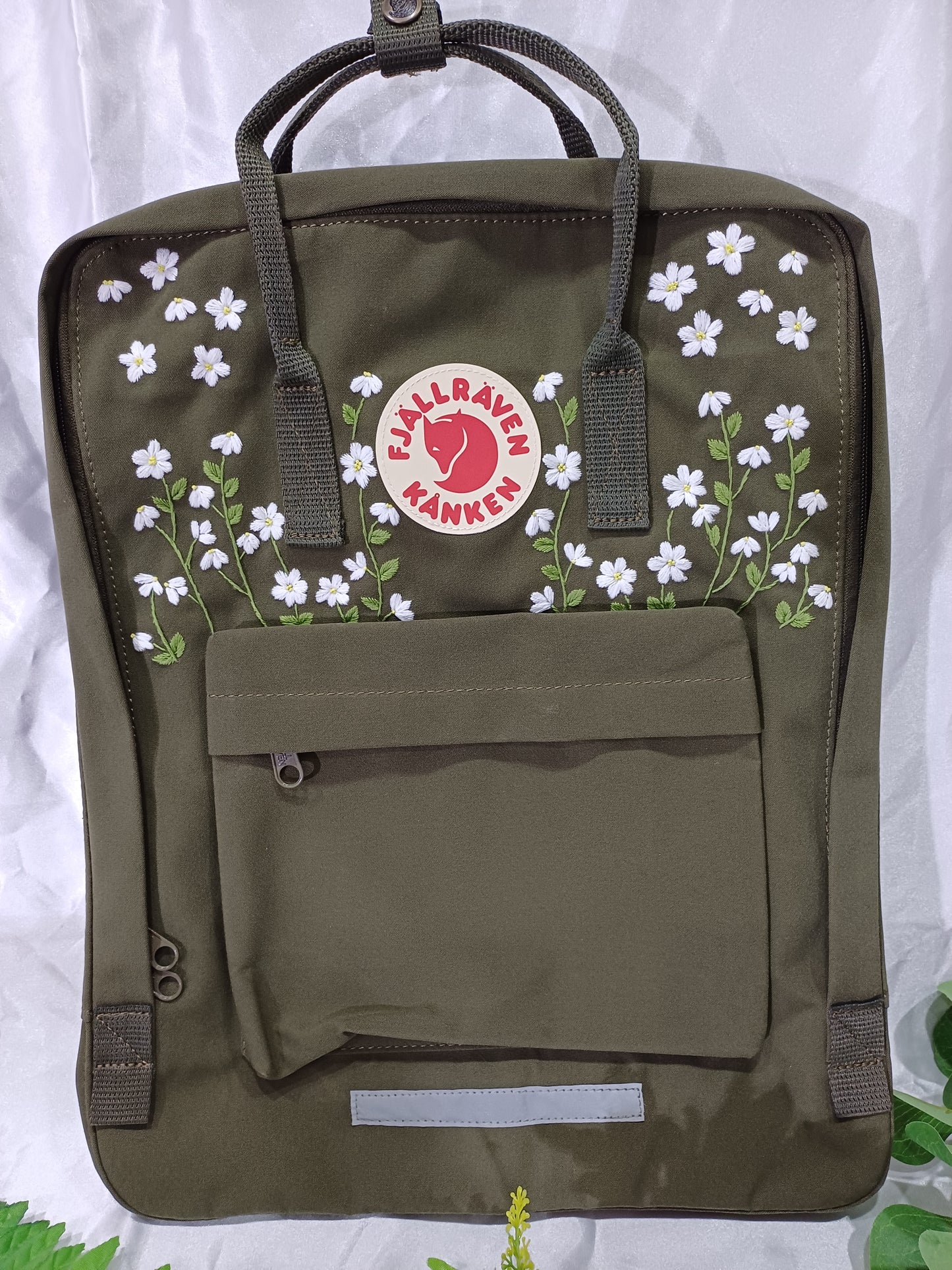 Fjallraven Kanken Backpack with Embroidered Daisies - Personalized Embroidered Backpack - Custom Bag for Women