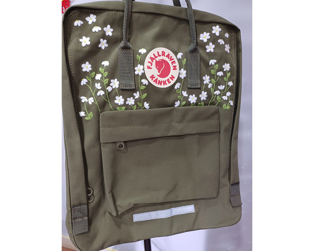  Fjallraven Kanken Backpack with White Daisy Embroidery  - Personalized Embroidered Backpack - Custom Bag for Women 