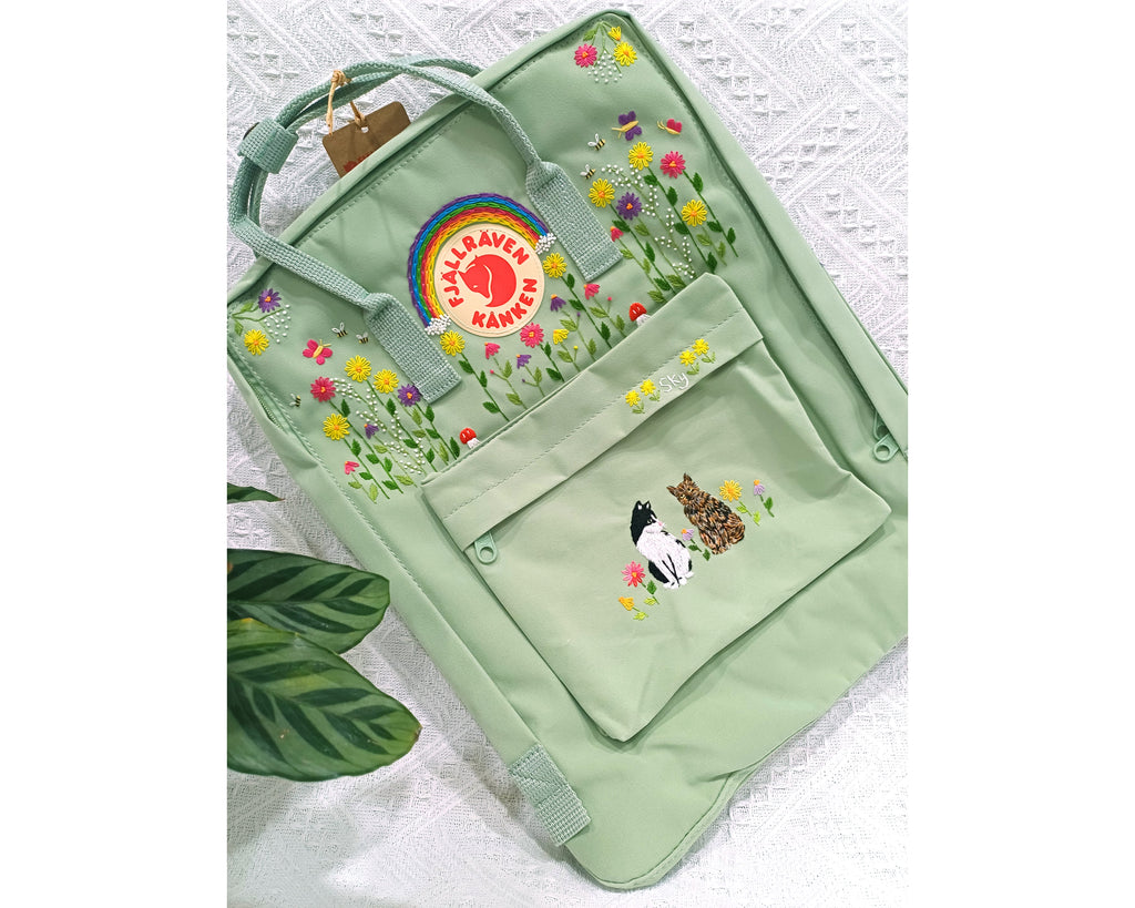  Fjallraven Kanken Backpack embroidered with cats, pets, and customized cats - Personalized Embroidered Backpack - Custom Bag for Women 