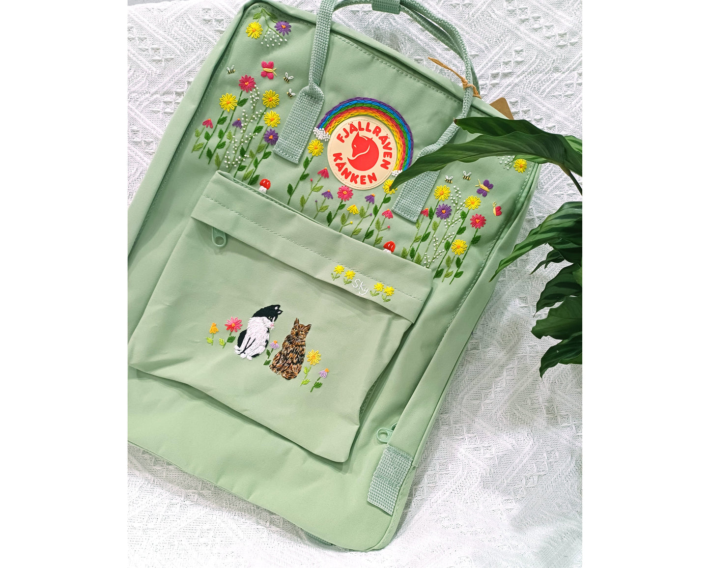 Fjallraven Kanken Backpack embroidered with cats, pets, and customized cats - Personalized Embroidered Backpack - Custom Bag for Women