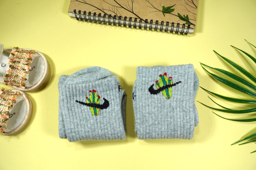  Hand-embroidered socks with mushrooms 