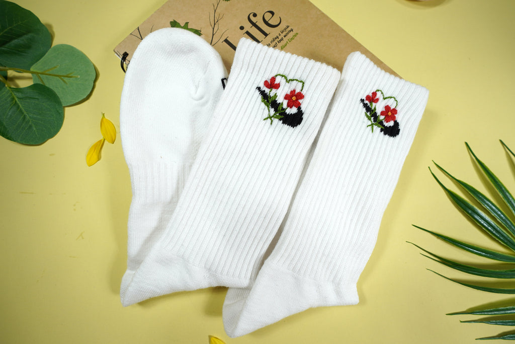  Socks embroidered with colorful flowers 