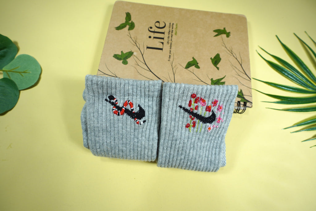  Socks embroidered with snakes and colorful flowers 