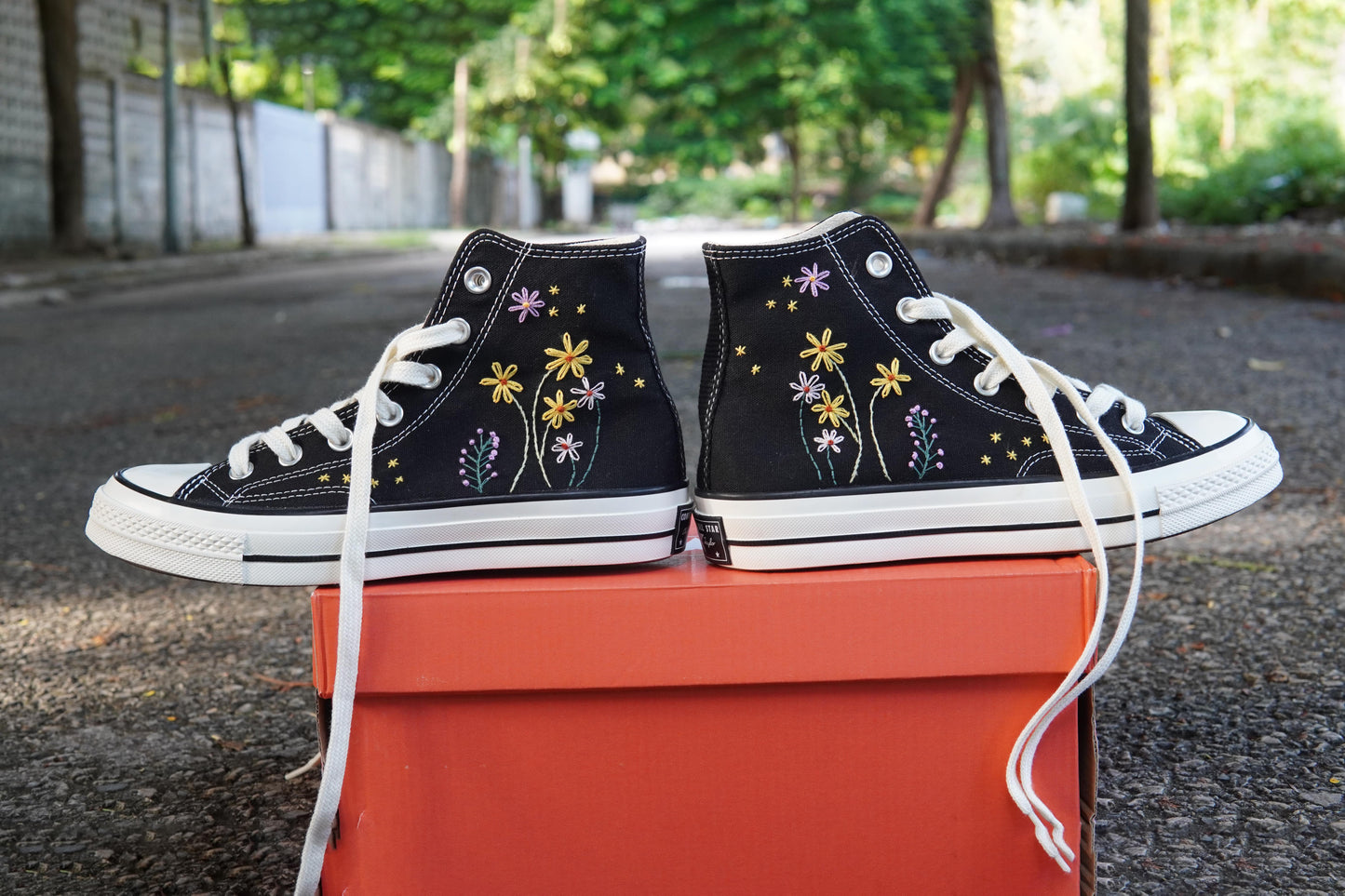 Custom converse Chuck Taylor embroidered flowers