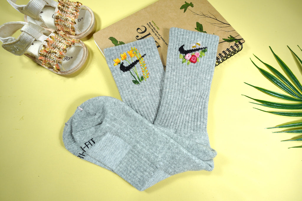  Handmade flower embroidery socks 