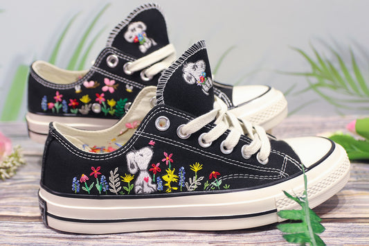 Embroidered Snoopy on Converse Chuck 70 Low-Top shoes/ Embroidered Snoopy Converse