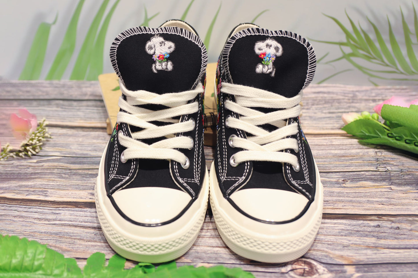 Embroidered Snoopy on Converse Chuck 70 Low-Top shoes/ Embroidered Snoopy Converse