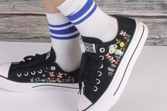 Converse Chuck Taylor All Star Lift Platforms Low Top Snoopy Embroidered