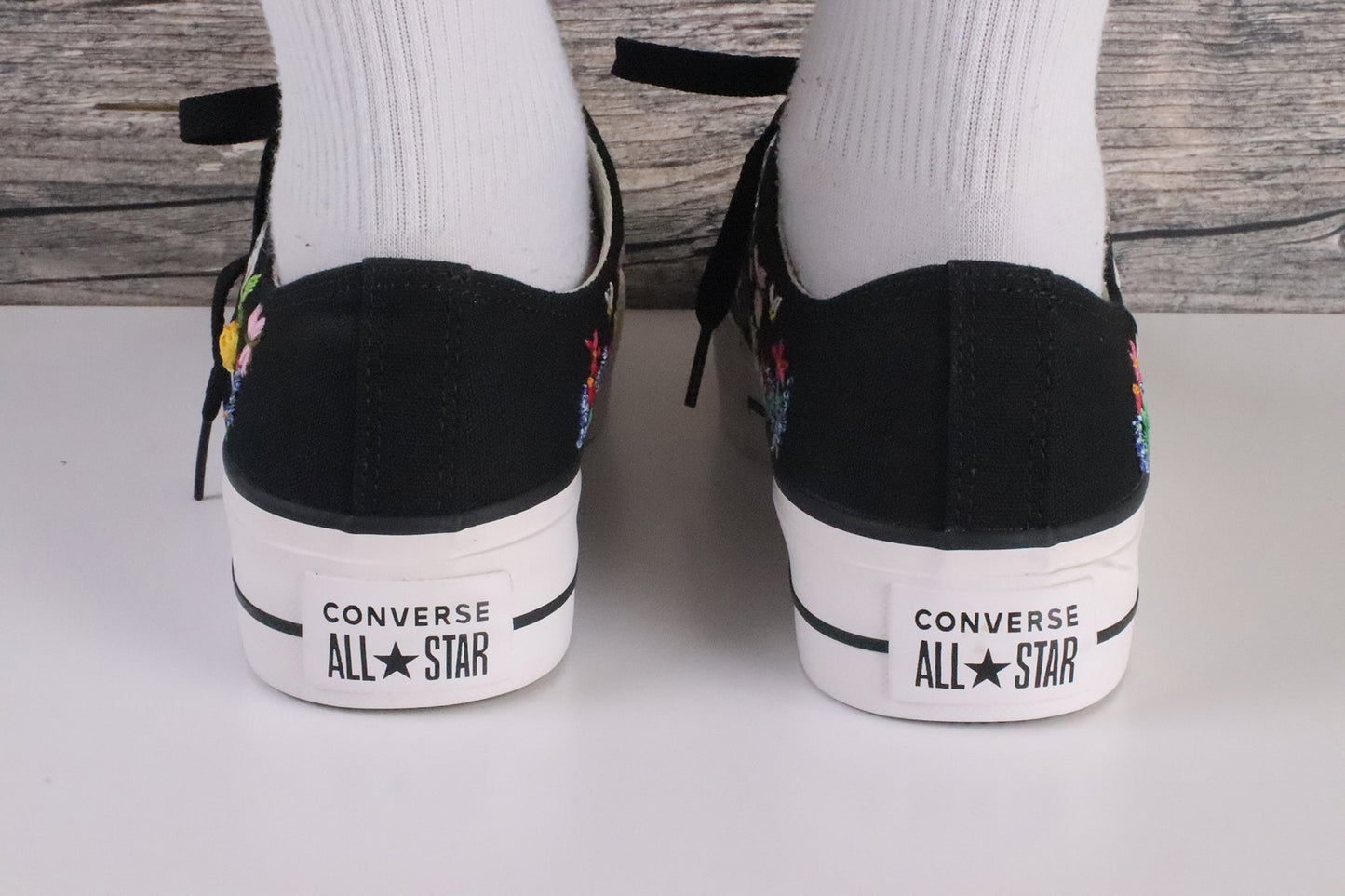 Converse Chuck Taylor All Star Lift Platforms Low Top Snoopy Embroidered