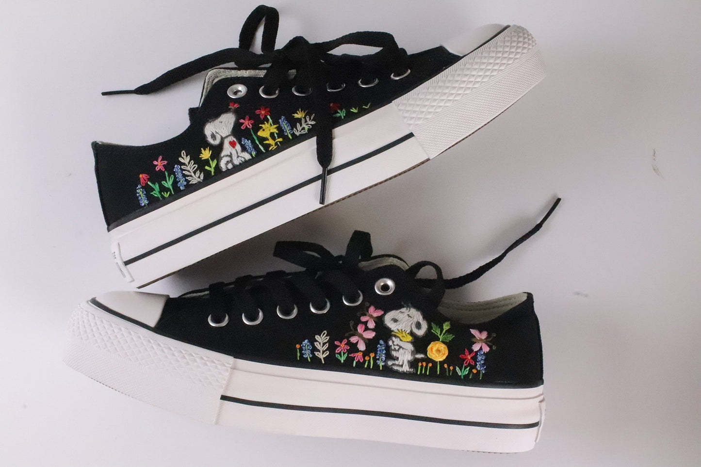 Converse Chuck Taylor All Star Lift Platforms Low Top Snoopy Embroidered