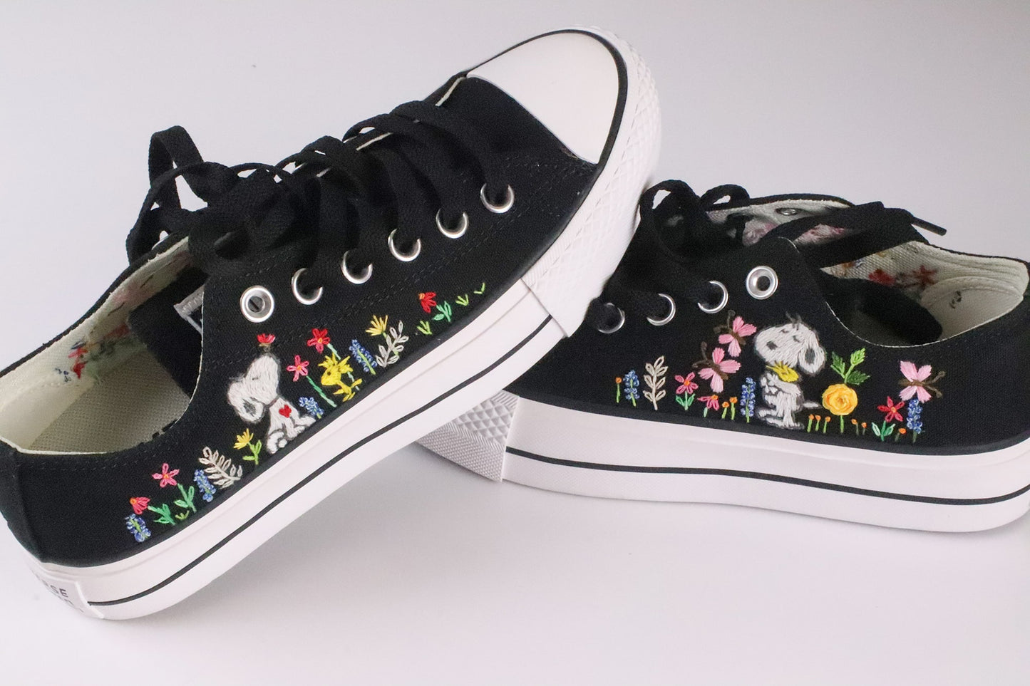 Converse Chuck Taylor All Star Lift Platforms Low Top Snoopy Embroidered