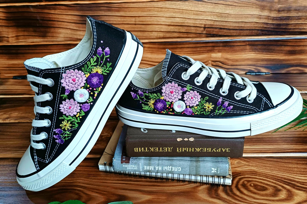  Floral embroidery design on Converse low-top shoes, Converse low-top embroidered 