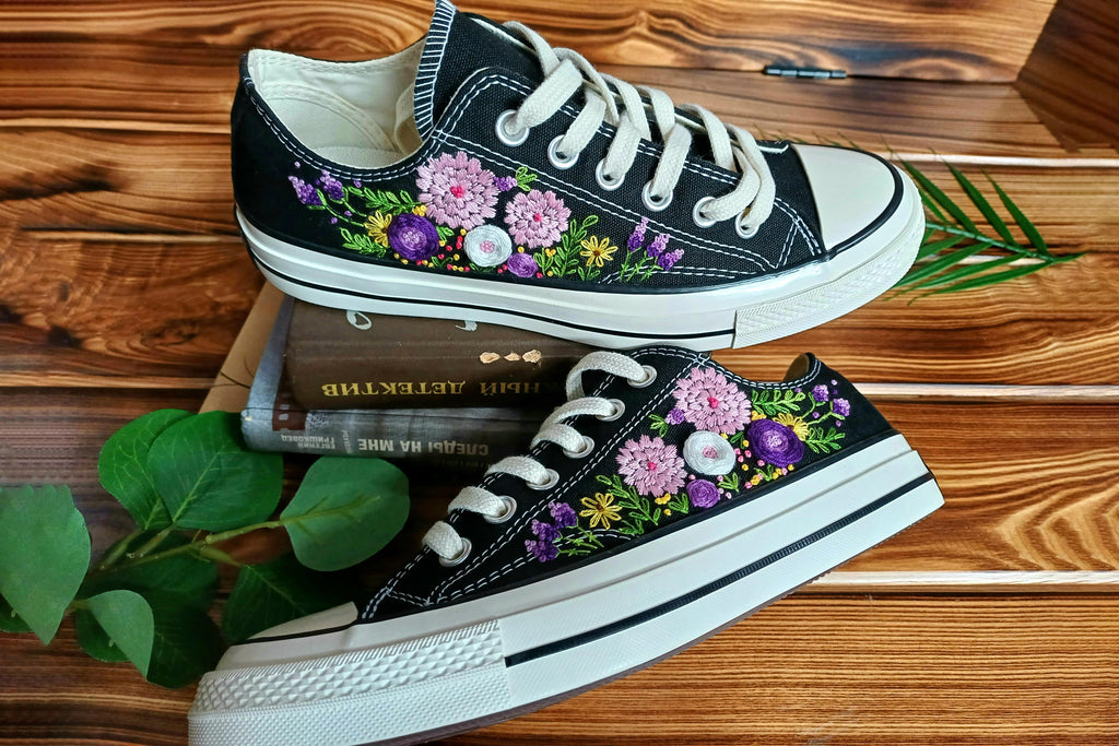  Floral embroidery design on Converse low-top shoes, Converse low-top embroidered 