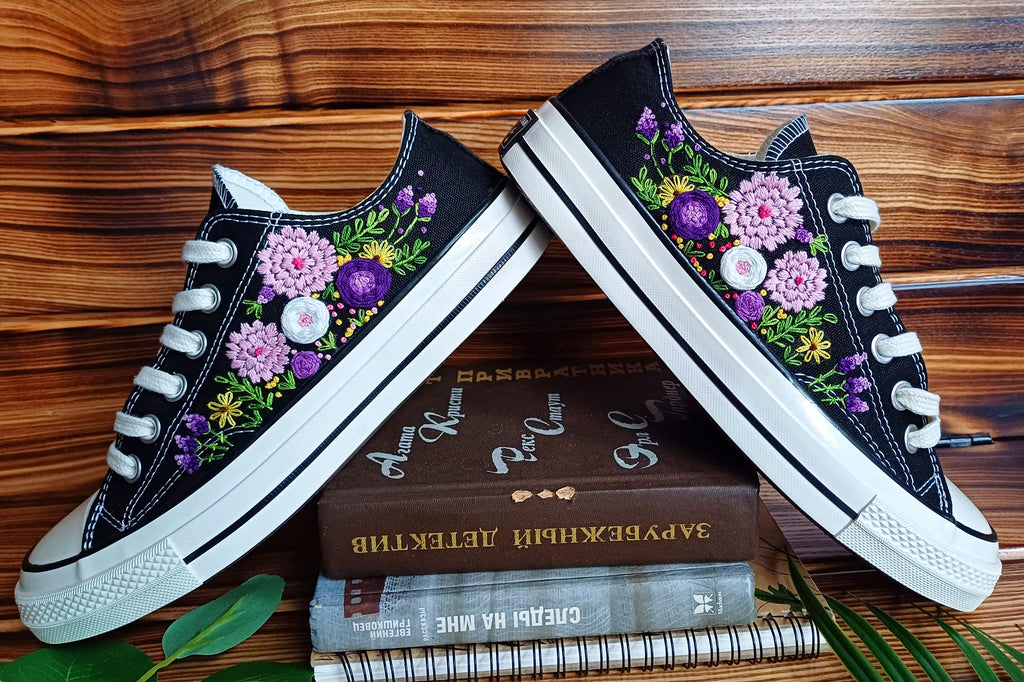  Floral embroidery design on Converse low-top shoes, Converse low-top embroidered 