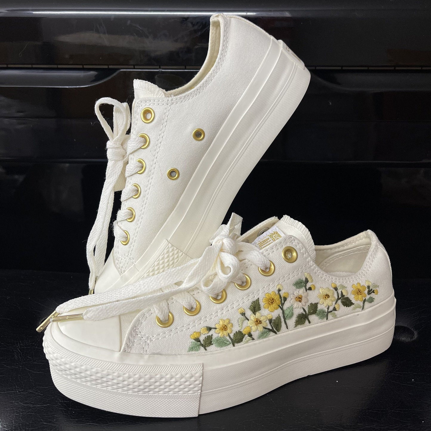 Custom Coverse Platform/ Wedding Flowers Embroidered Converse/ Bridal Flowers Embroidered Sneakers/ Sunflowers Embroidered Sneakers