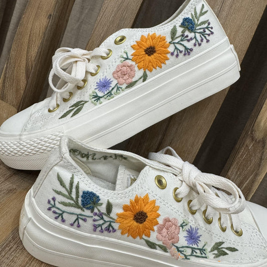 Custom Coverse Platform/ Wedding Flowers Embroidered Converse/ Bridal Flowers Sneakers/ Tana Daisies Flowers Embroidered Sneakers